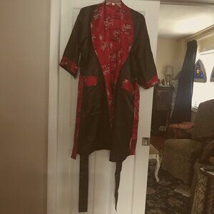 UNISEX ORENTAL STYLE BLACK BURGUNDY SATIN REVERSABLE ROBE  FITS UP  TO SIZE XL